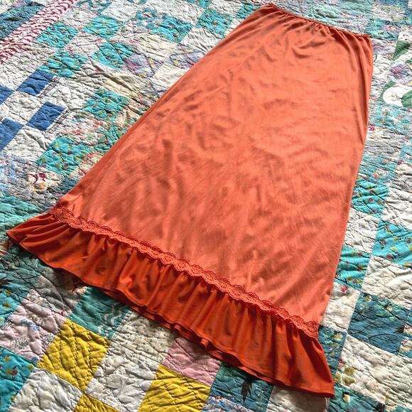 Vintage 60s/70s Hand Dyed Ruffle Hem Eyelet Trim Maxi Slip Skirt S - Picture 1 of 5